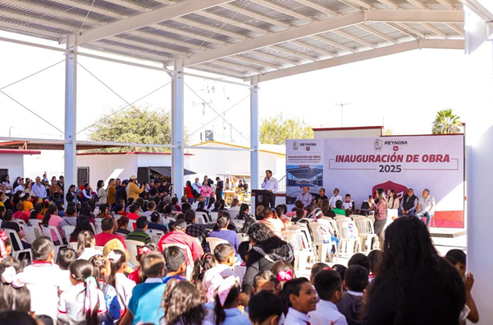 Entregó Alcalde Carlos Peña Ortiz nueva techumbre escolar y anunció pavimentación hidráulica en Villa Esmeralda