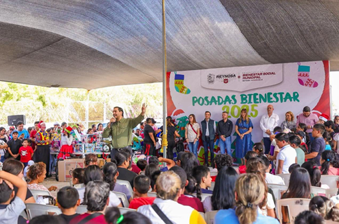 Entregó Carlos Peña Ortiz regalos navideños con la Senadora Maki Ortiz en Terranova