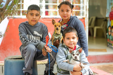 Aportó DIF-Reynosa apoyos médicos a familias de la colonia Arcoíris