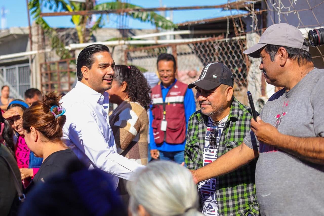 Inauguraron Carlos Peña Ortiz y vecinos, una calle más en Ampliación 16 de Septiembre