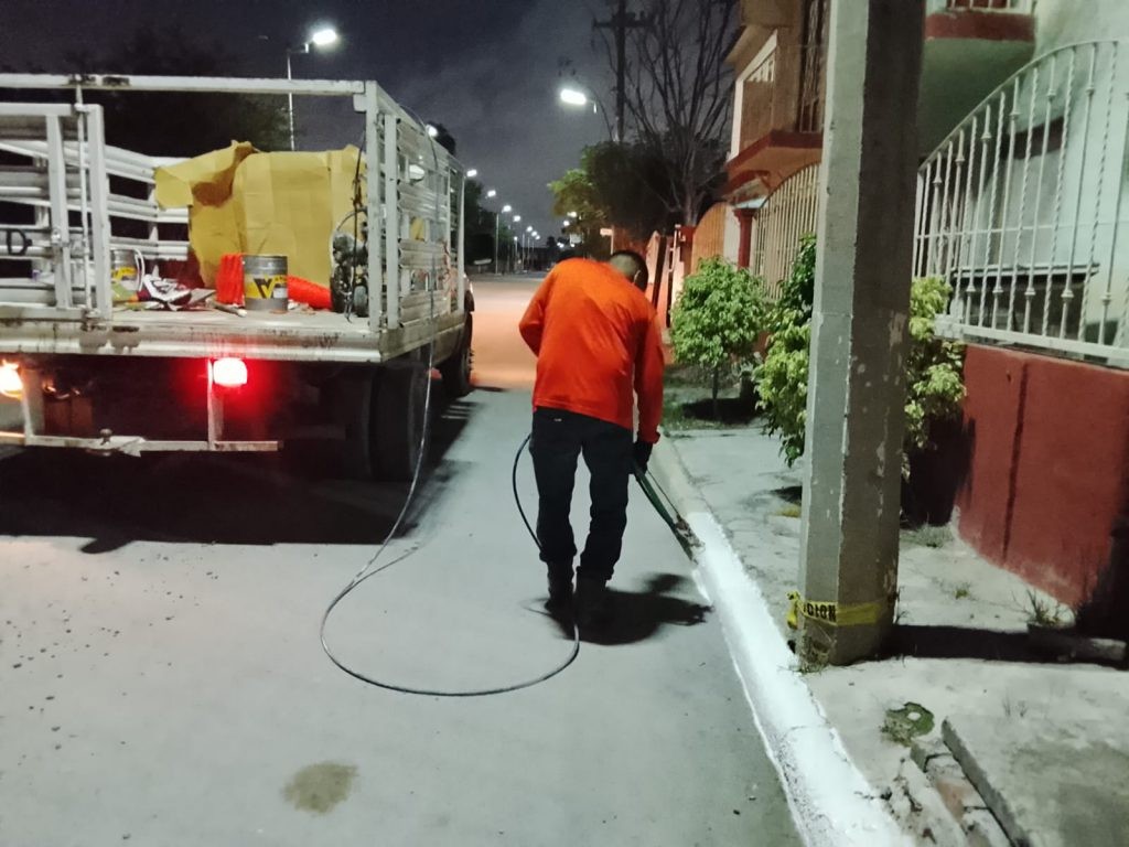 Con jornada nocturna el Gobierno de Reynosa da mantenimiento a señalización vial